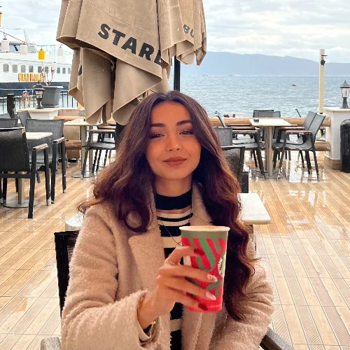 Özge K.
