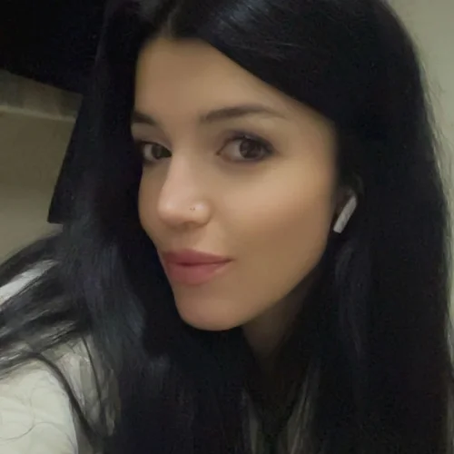 Emine S.-