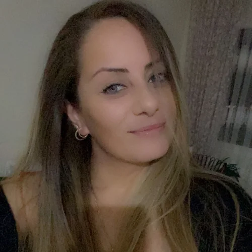 Ayşe T.