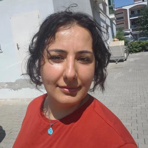 Aynur E.