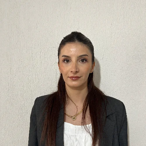 Ayşe T.