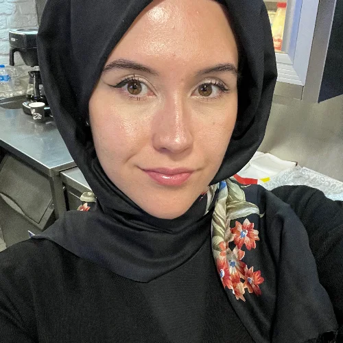 Ayşe T-