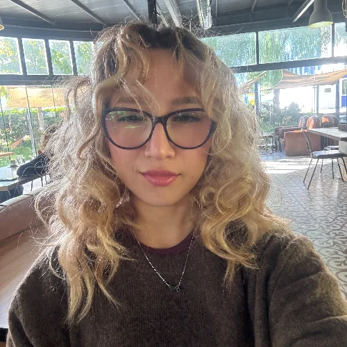 Esma Nur D-