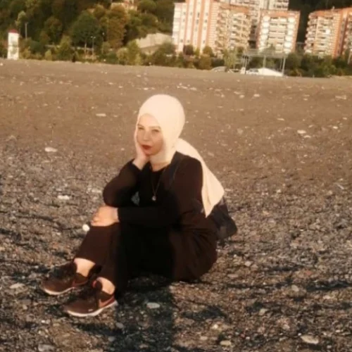 Öznur B-