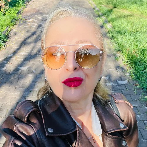 Özlem K.
