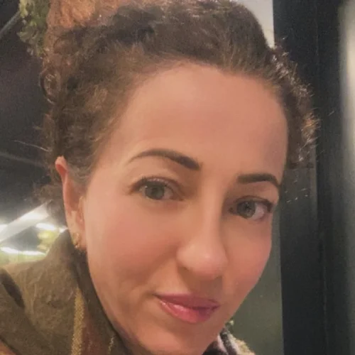 Özlem Ç-