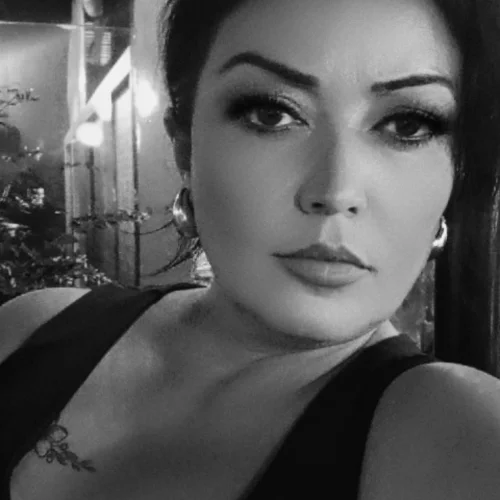 Elif B.