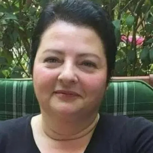 Emine İ-