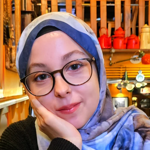 Ayşegül T-