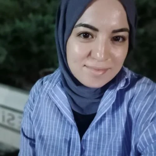 Emine E.-