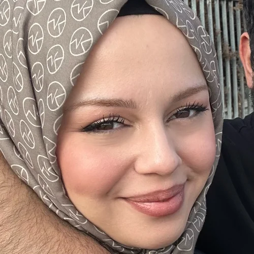 Nur Ş.