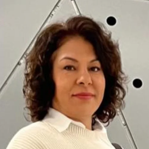 Özlem S.