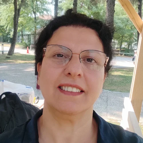 Elif T.