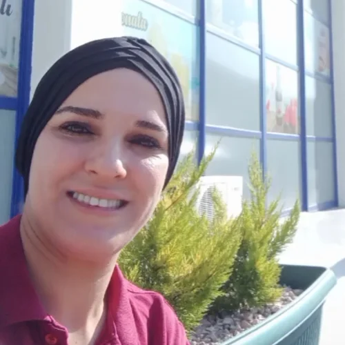 Ayşe G.