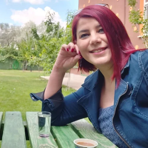 Ayşe S.