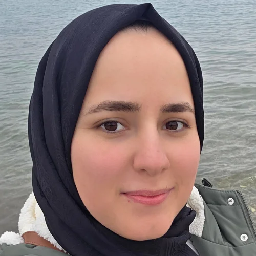 Nazlı Ş.