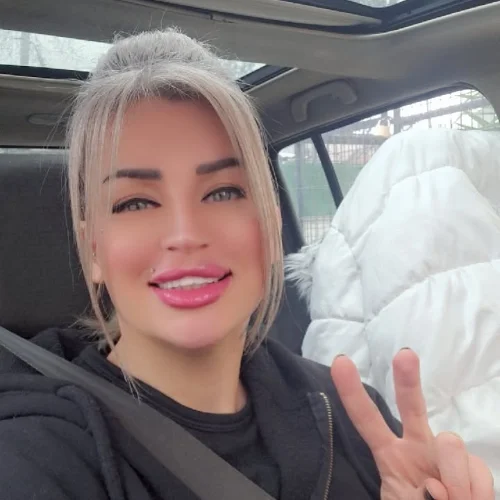 Ayşe G.