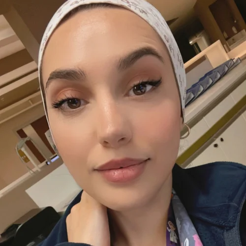 Büşra B-