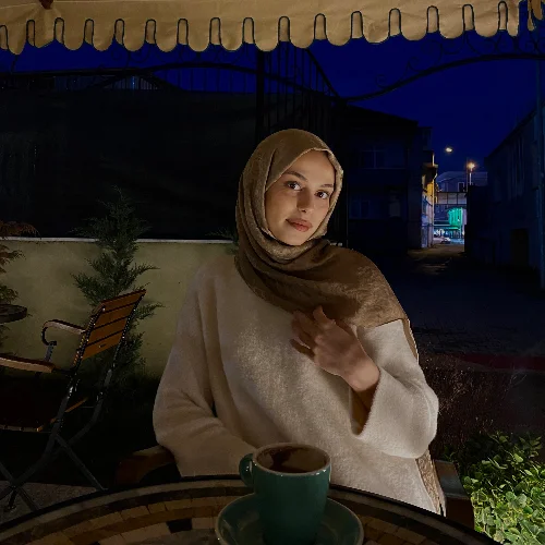 Ayşenur K.