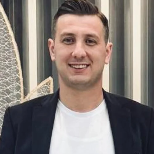 Emre Ü.