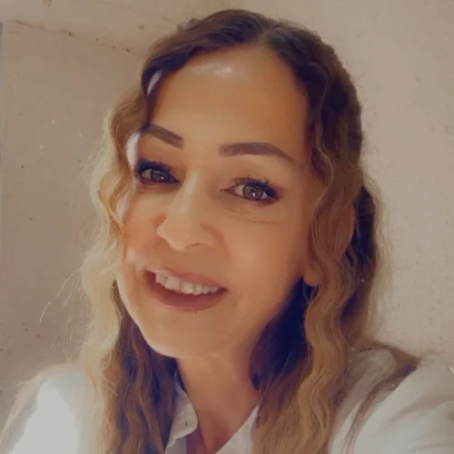 Ayşin T.