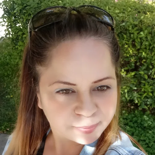 Leyla T-