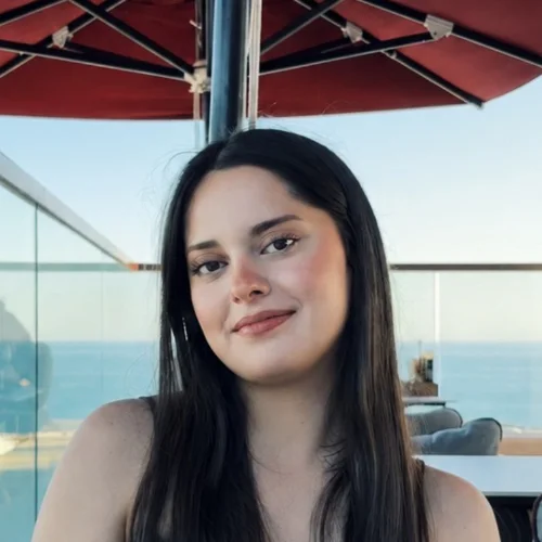Ayşenur K.-
