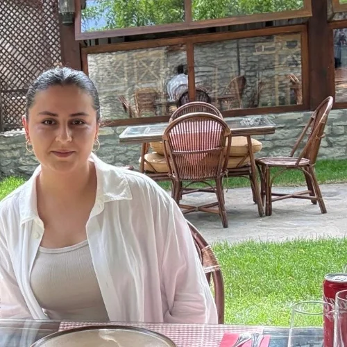 Elif D.