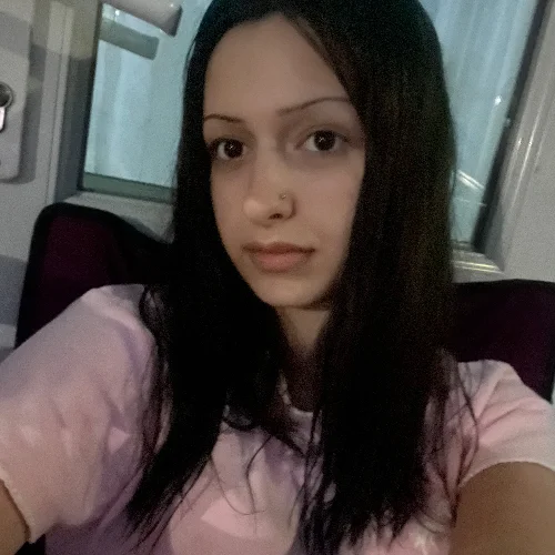 Ayşenur A.-