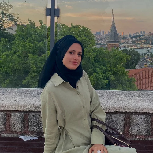 Ayşenur K.-