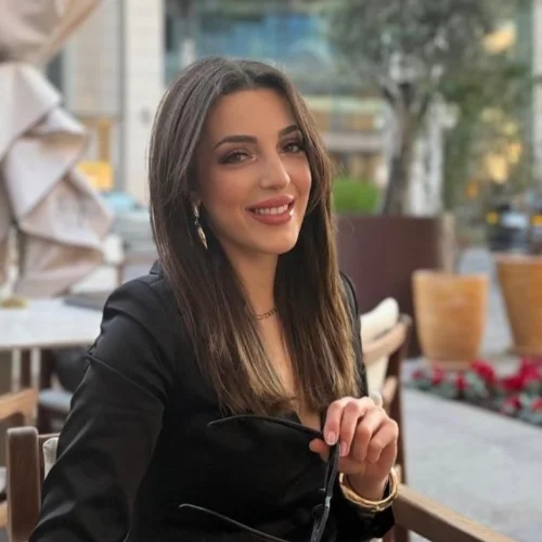 Ayşenur E.-