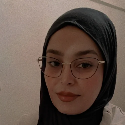 Özlem B.-