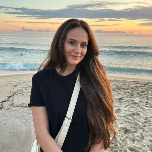 Ezgi Y.