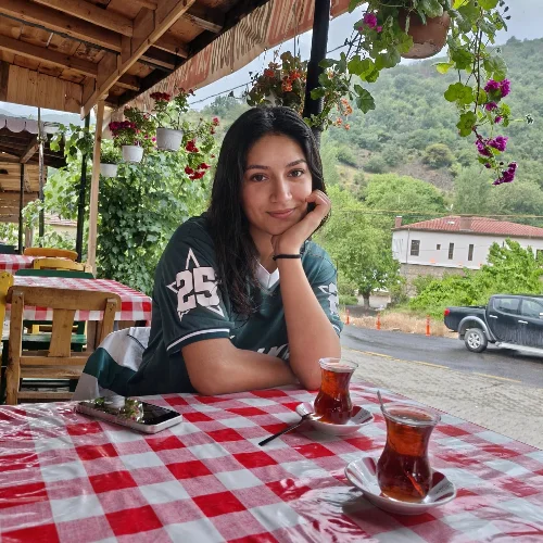 Büşra T.-