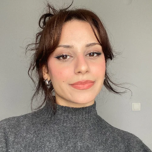 Ayşe K.-
