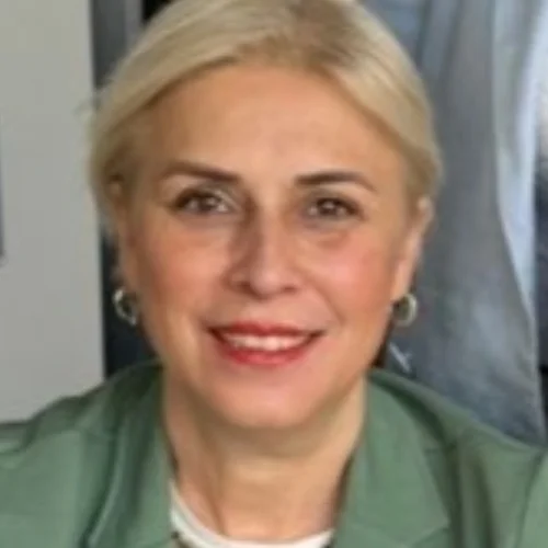 Özlem A.-