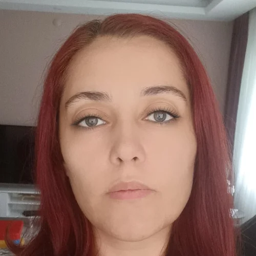 Özlem E.-