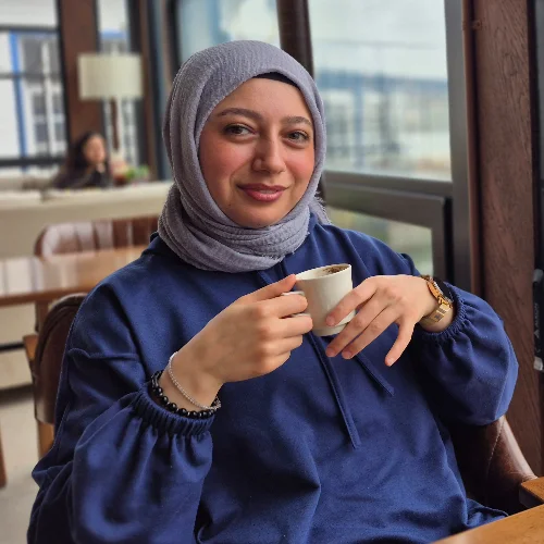 Özlem Ç-