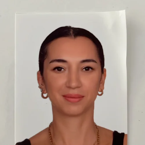 Esra Ö.-