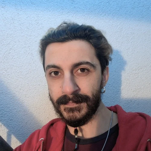 Barış T-