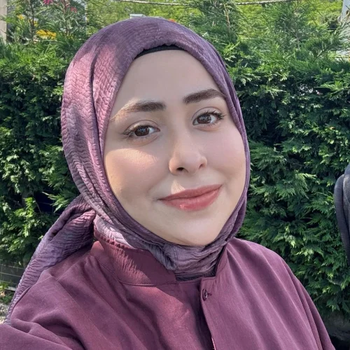 Ayşe E.
