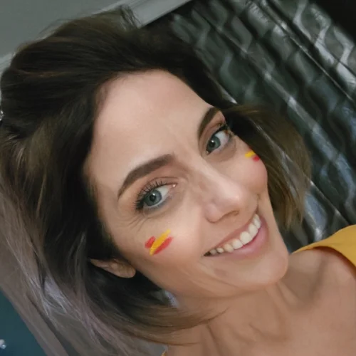 Hülya Y.-