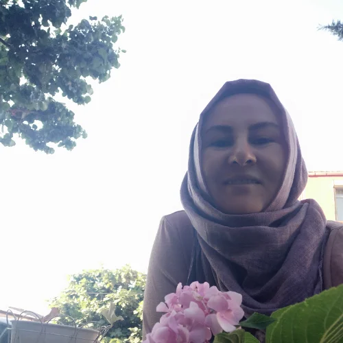 Aynur B.-